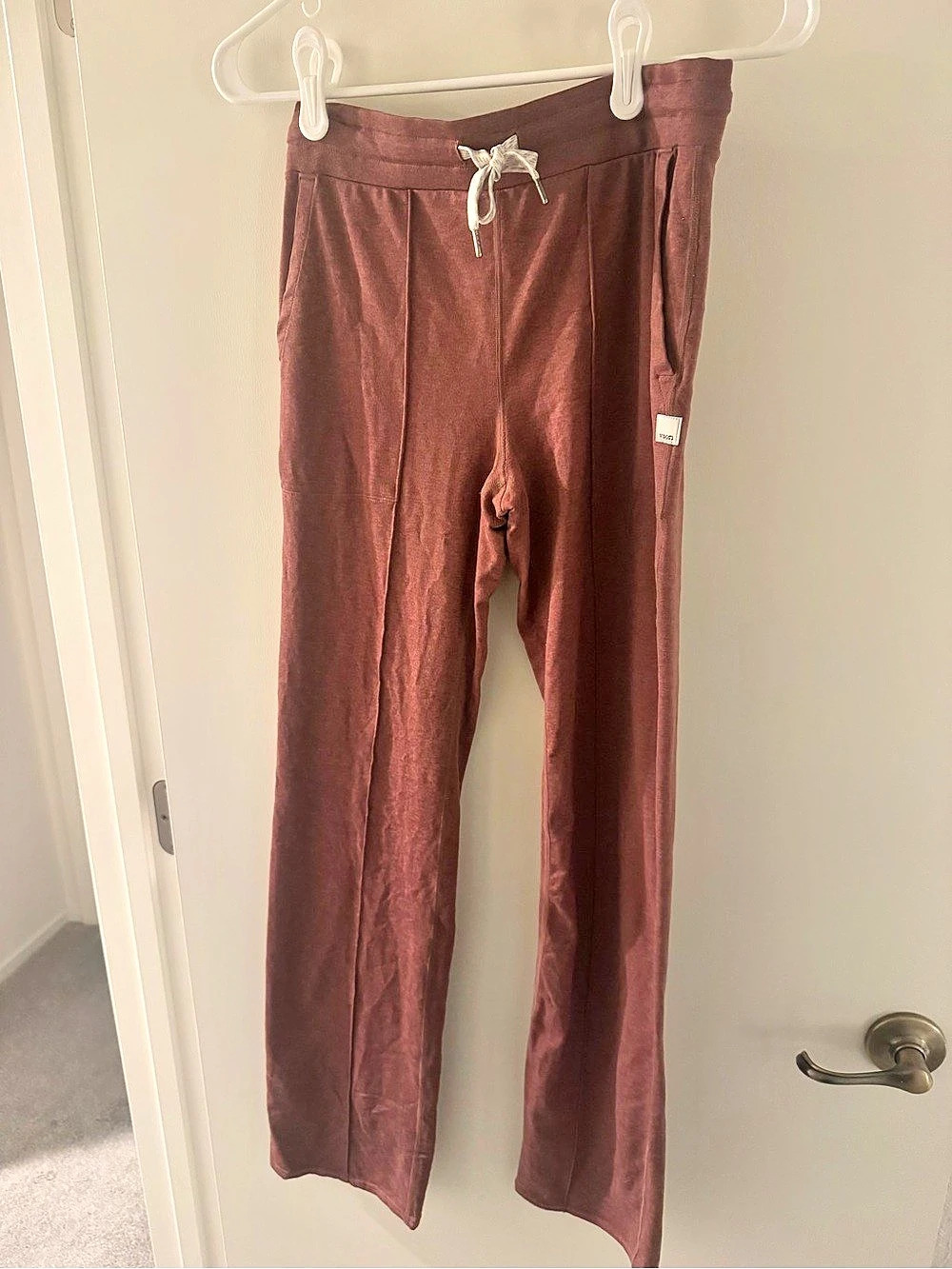 Vuori- The Rise The Shine straight leg Sweatpant